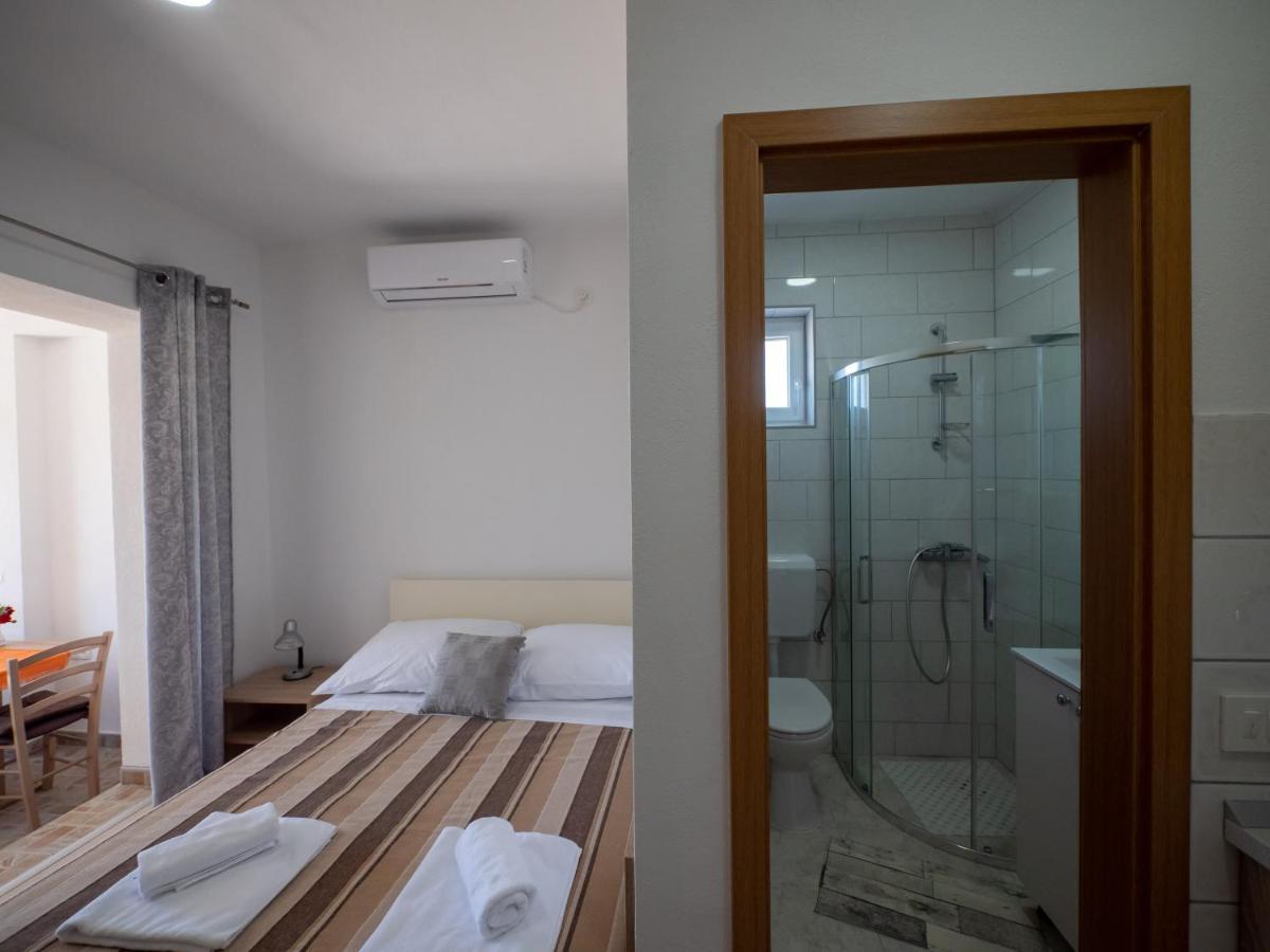 Apartments Tri Mora Ražanac 외부 사진