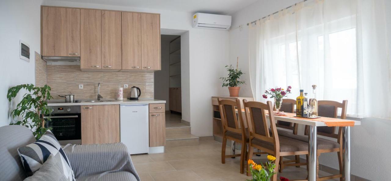 Apartments Tri Mora Ražanac 외부 사진