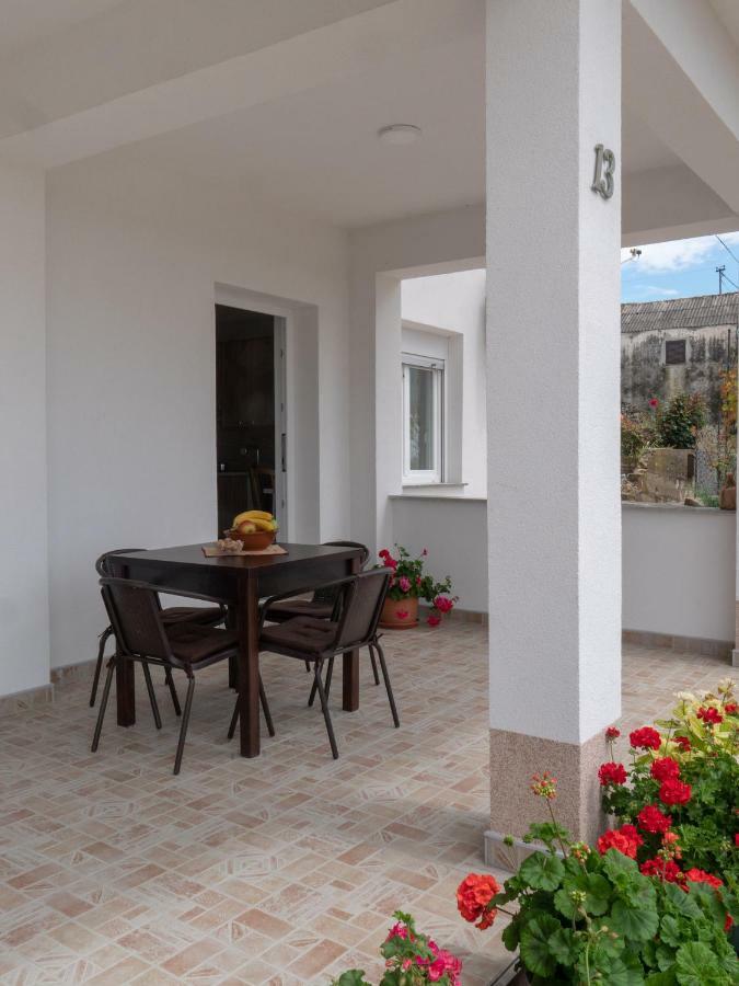 Apartments Tri Mora Ražanac 외부 사진