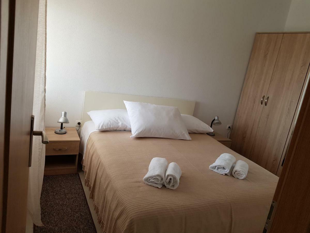 Apartments Tri Mora Ražanac 외부 사진