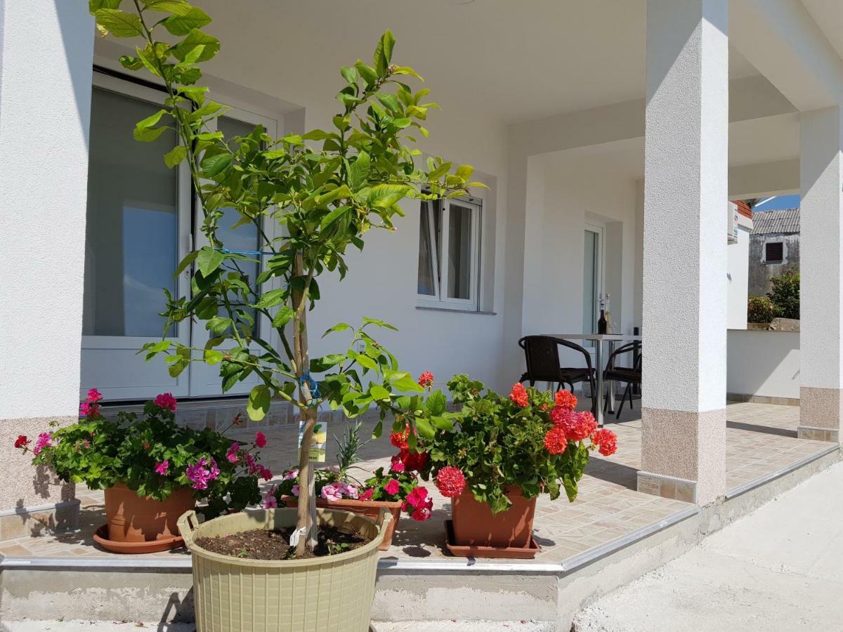 Apartments Tri Mora Ražanac 외부 사진